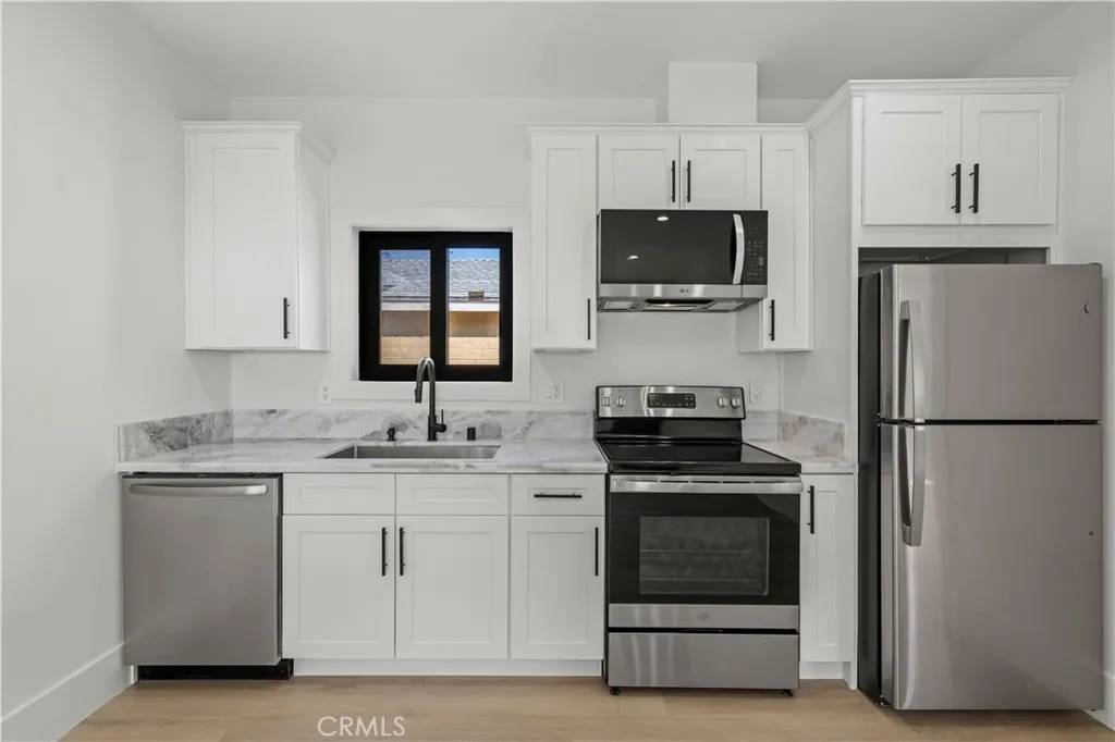 Granada Hills, CA 91344,16245 Chatsworth Street