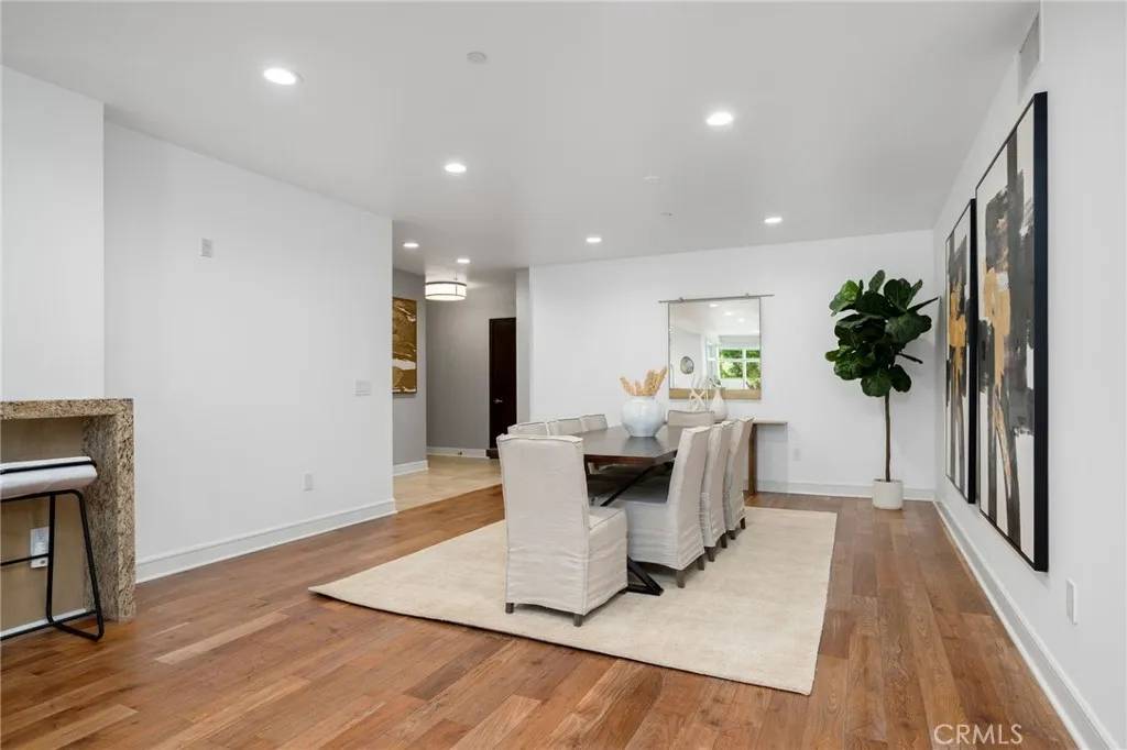 Beverly Hills, CA 90210,447 N Doheny Drive #104