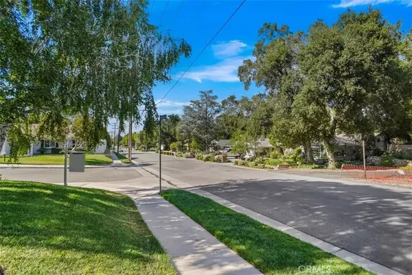 Newhall, CA 91321,23502 Highland Glen Drive