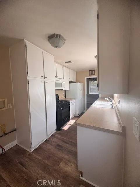 Reseda, CA 91335,17940 Strathern Street