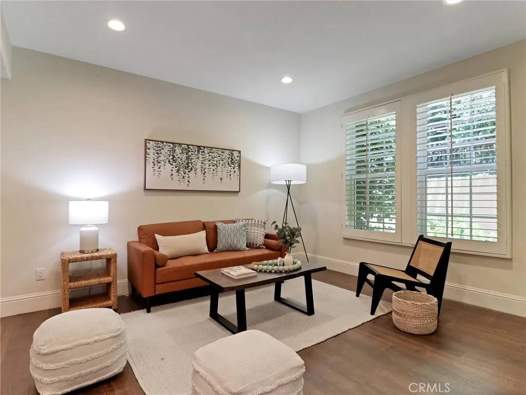 Calabasas, CA 91302,23034 Park Este