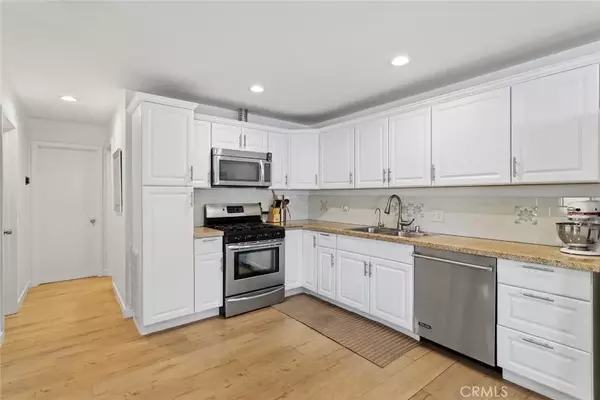 Calabasas, CA 91302,23777 Mulholland #118