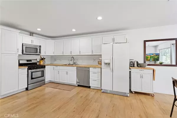 Calabasas, CA 91302,23777 Mulholland #118