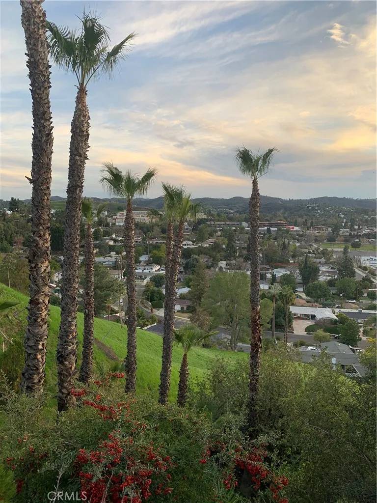 5706 Wallis Lane, Woodland Hills, CA 91367