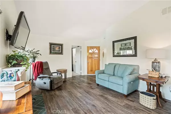 Saugus, CA 91390,22909 Banyan Place #235
