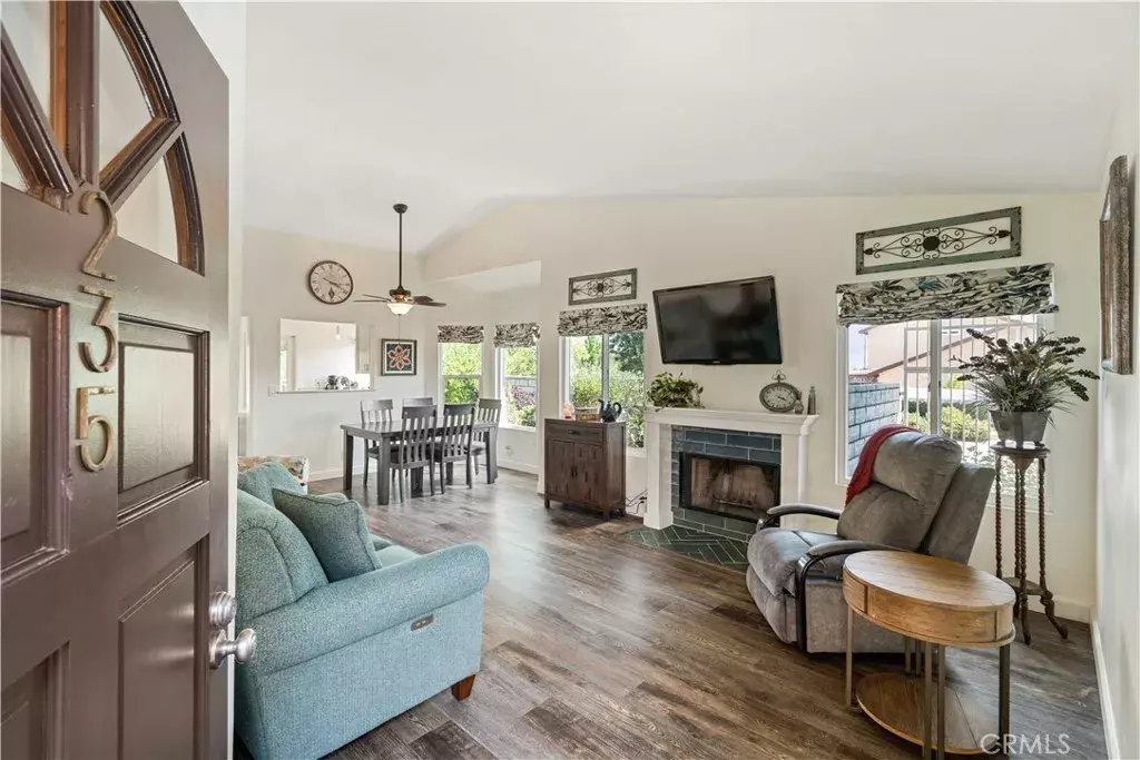 Saugus, CA 91390,22909 Banyan Place #235