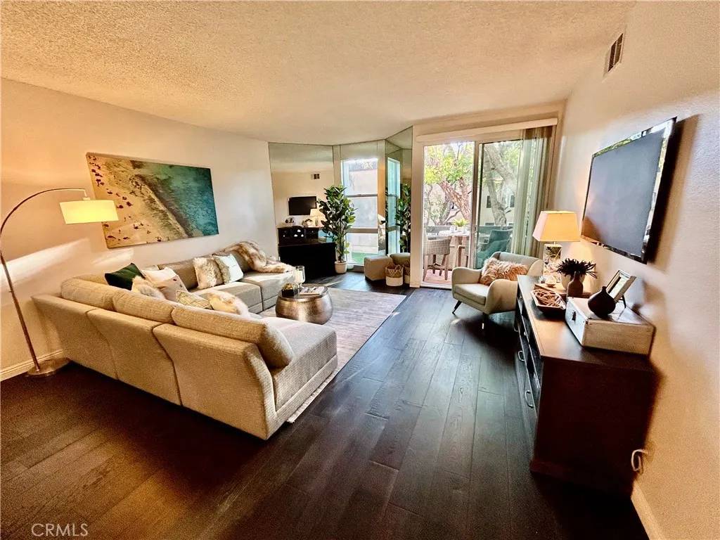 Sherman Oaks, CA 91423,4242 Stansbury Avenue #203