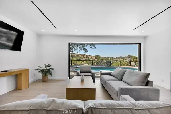Encino, CA 91436,17072 Oak View Drive