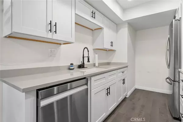 Tarzana, CA 91356,18408 Hatteras Street #49