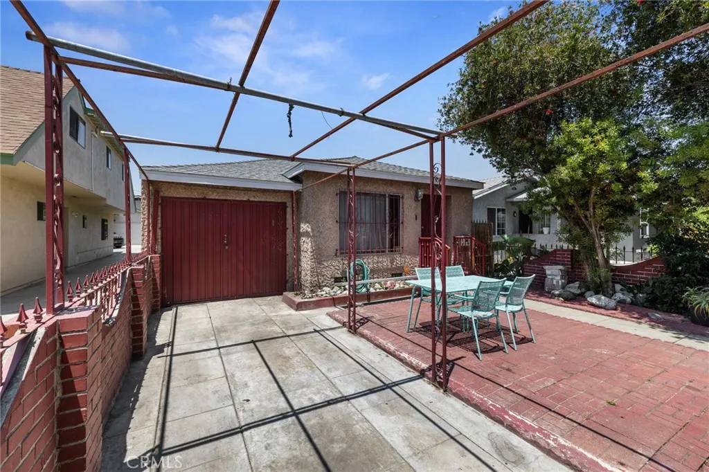 South Gate, CA 90280,9821 Virginia Avenue