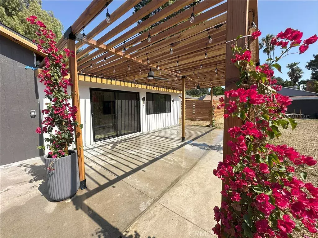 Lake Balboa, CA 91406,6701 Andasol Avenue