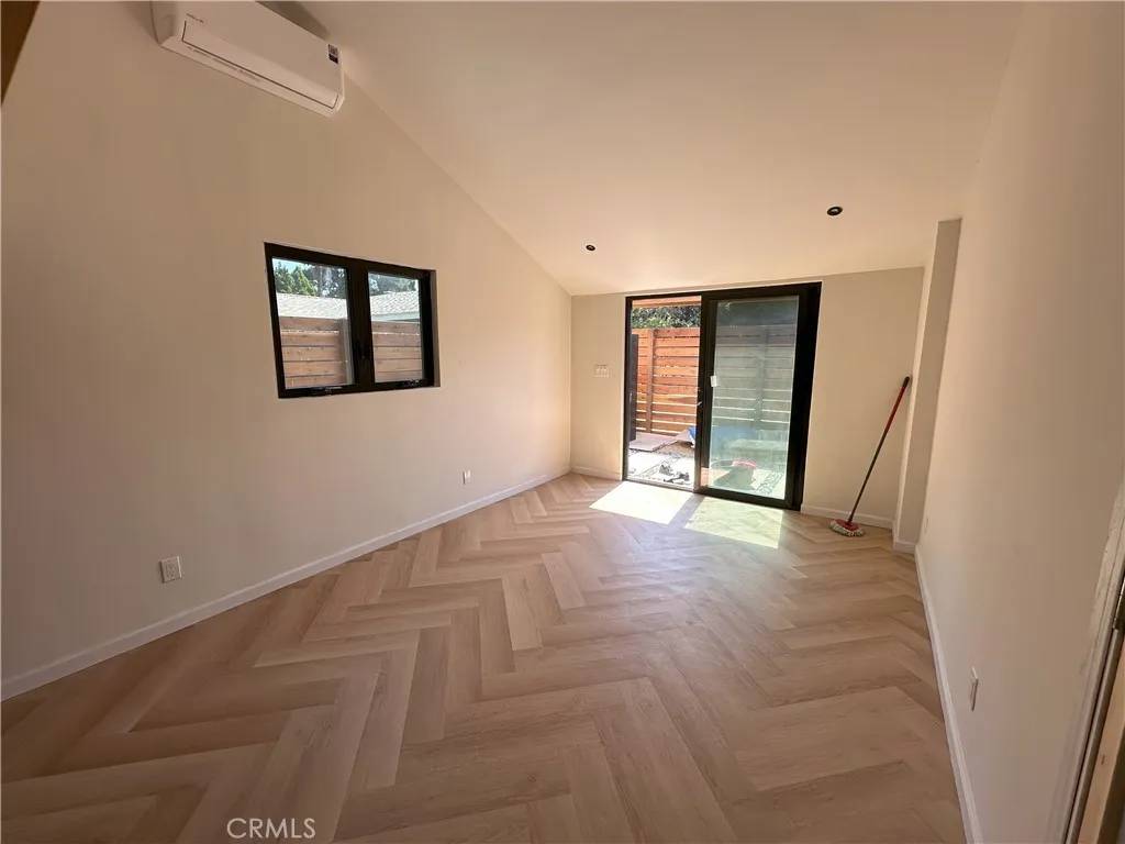Lake Balboa, CA 91406,6701 Andasol Avenue