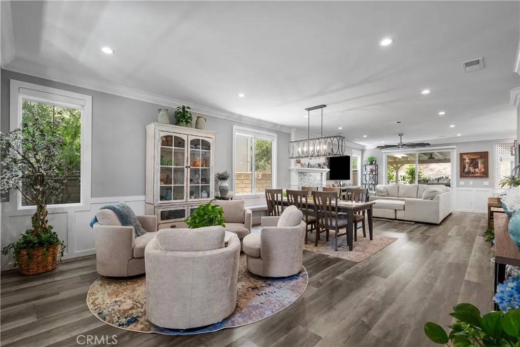 Valencia, CA 91354,24013 Via Cresta