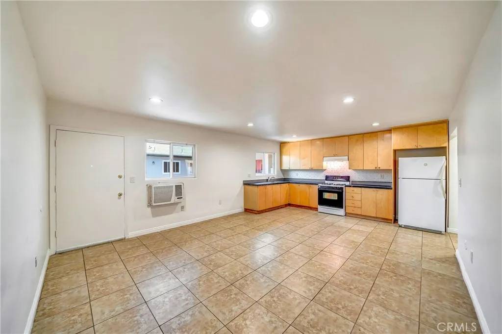North Hollywood, CA 91606,6735 Elmer Avenue #12