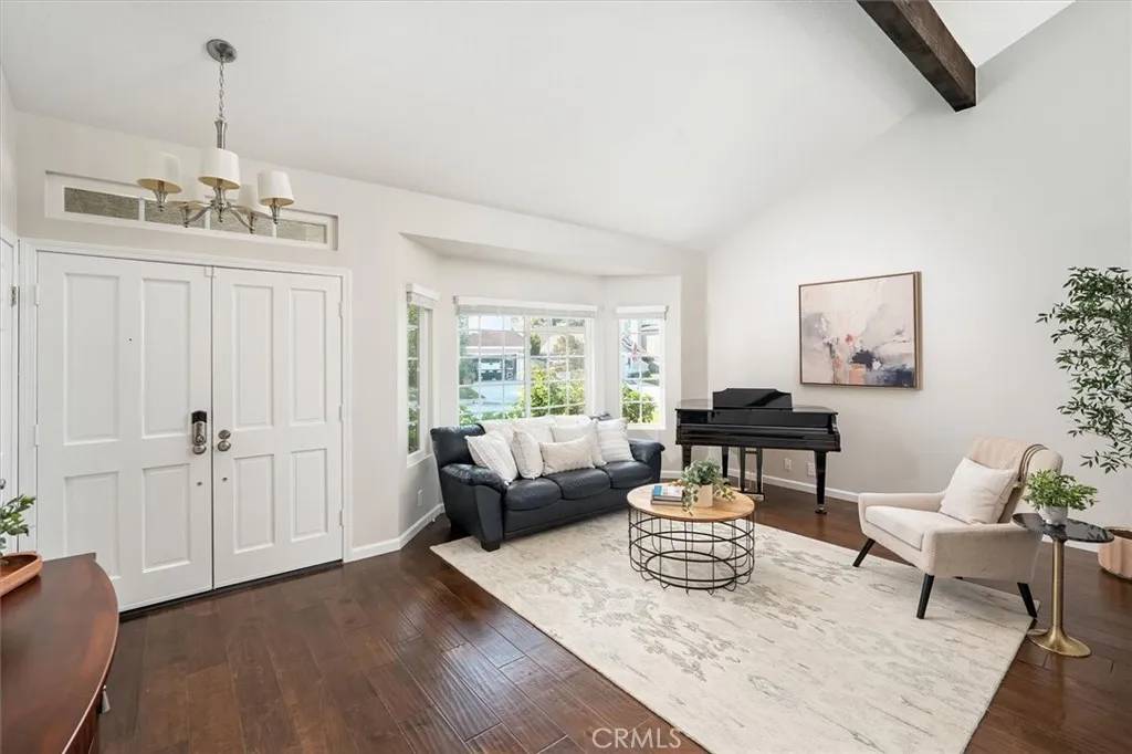 Saugus, CA 91390,28735 Citrus Place