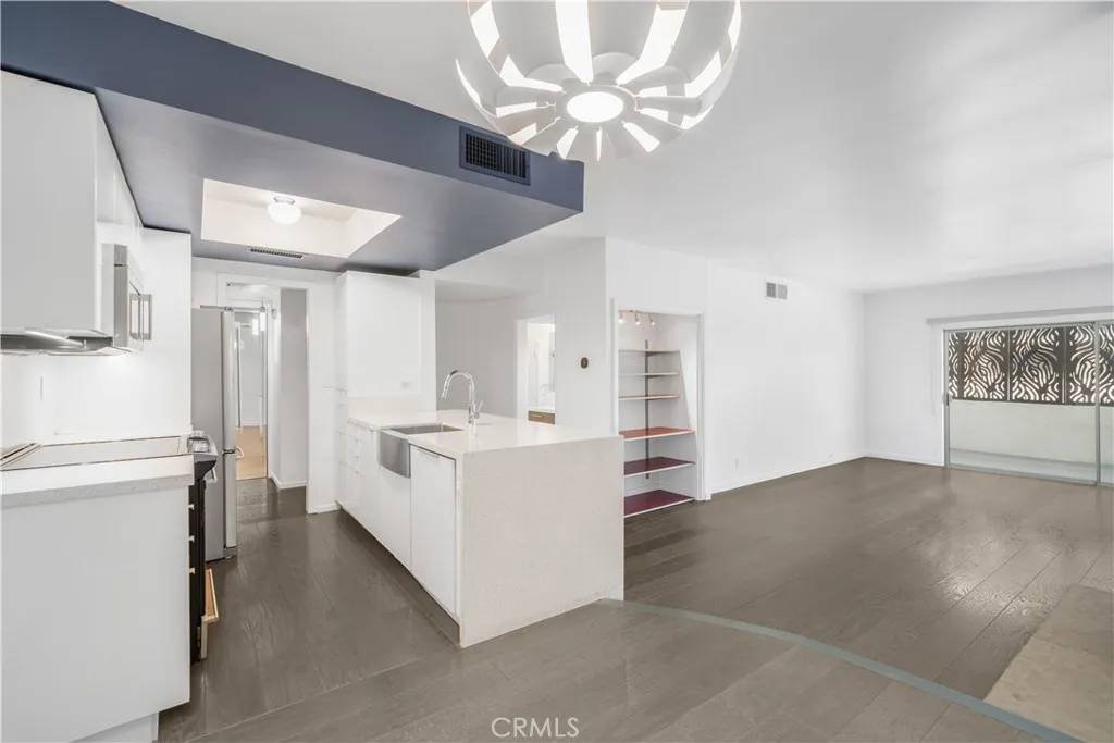 Santa Monica, CA 90403,521 Montana Avenue #211