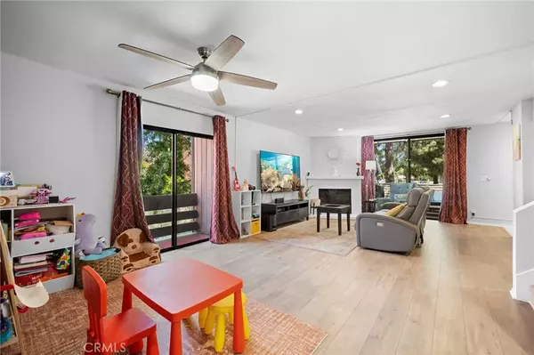 Woodland Hills, CA 91367,21930 Marylee Street #102
