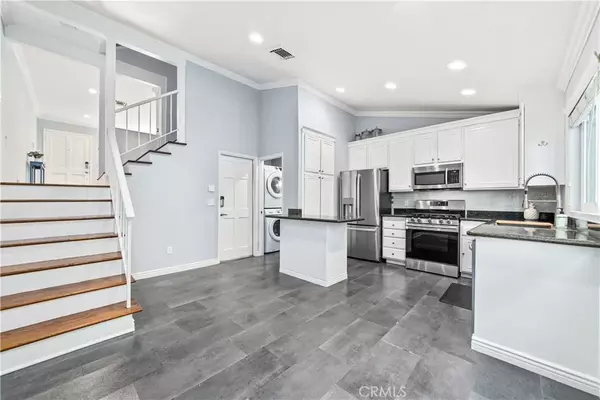 Tarzana, CA 91356,18631 Collins Street #10