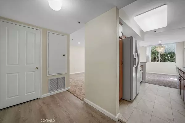 Sherman Oaks, CA 91403,4501 Cedros Avenue #218