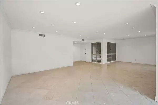 Encino, CA 91316,5301 Balboa Boulevard #D9