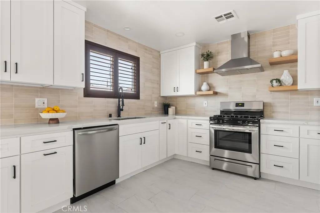 Burbank, CA 91506,933 N Lincoln Street