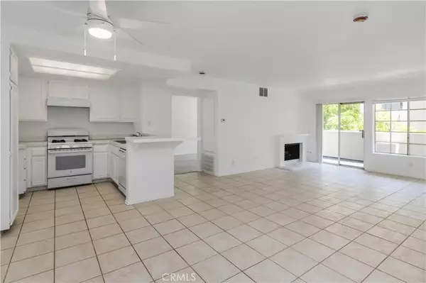 Winnetka, CA 91306,20235 Keswick Street #102