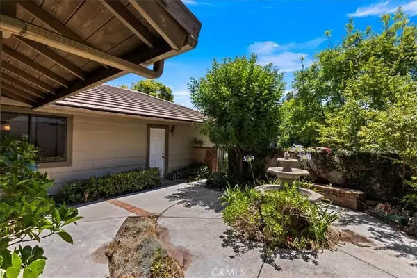 Valencia, CA 91355,23943 Via Rosa Linda