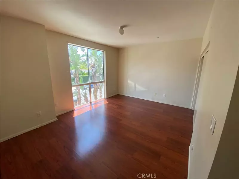 7551 Jordan #210, Canoga Park, CA 91303