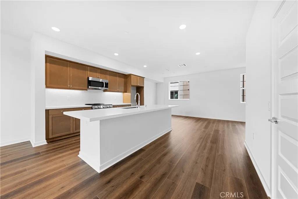 559 Via Vallarta, Camarillo, CA 93012
