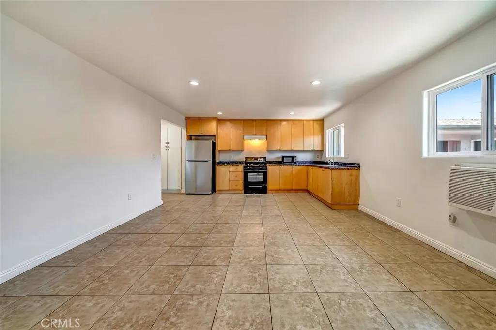 North Hollywood, CA 91606,6735 Elmer Avenue #19