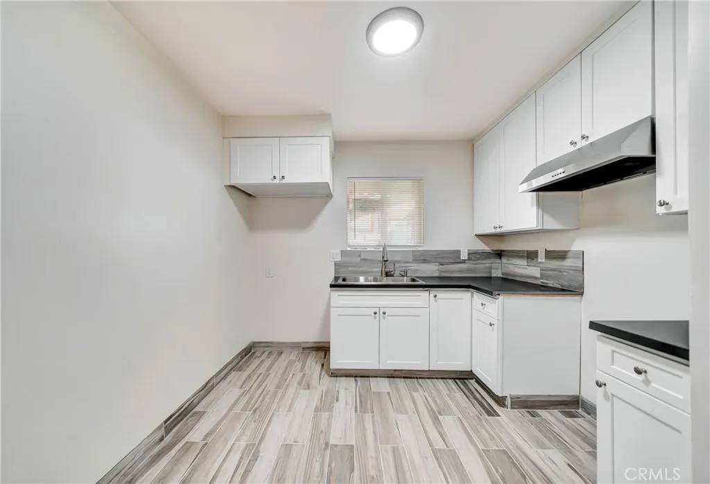 Van Nuys, CA 91401,14233 Sylvan Street