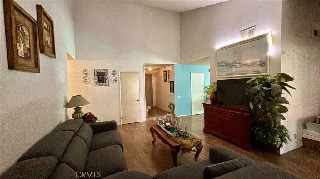 Simi Valley, CA 93063,2433 Medina Avenue