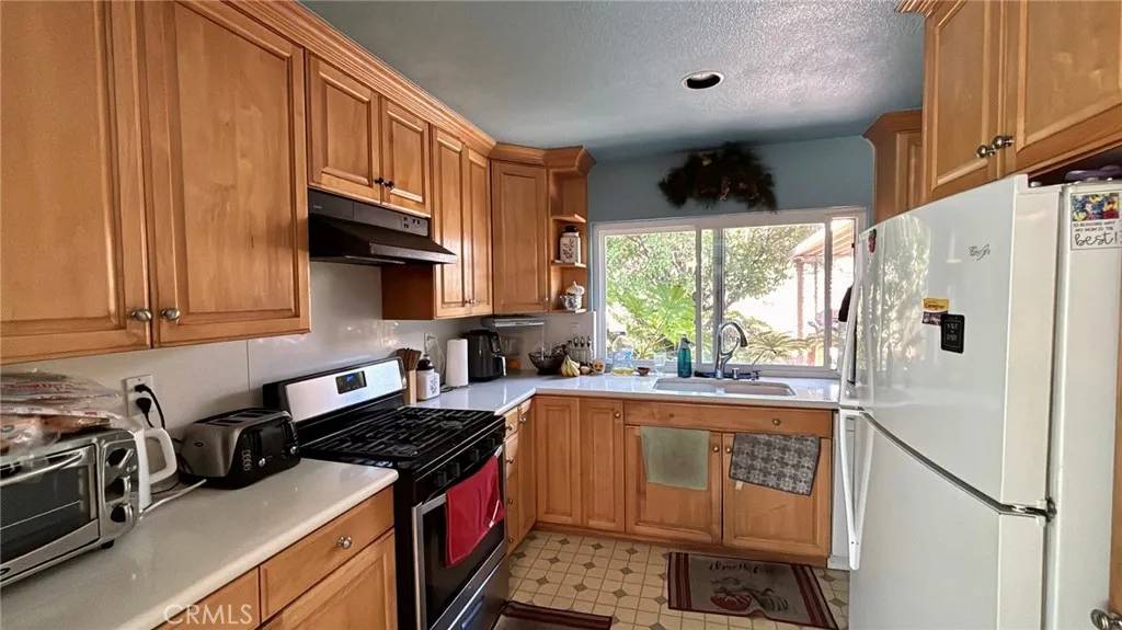 Simi Valley, CA 93063,2433 Medina Avenue