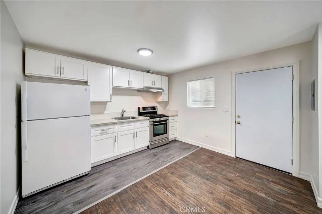 6931 Amigo Avenue, Reseda, CA 91335