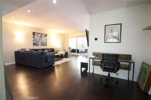 Woodland Hills, CA 91364,5404 Quakertown Avenue #1