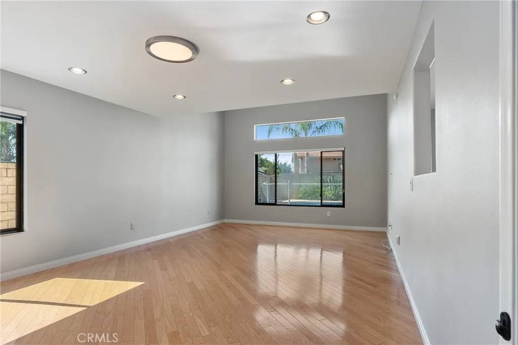 Saugus, CA 91350,21714 Jeffers Lane