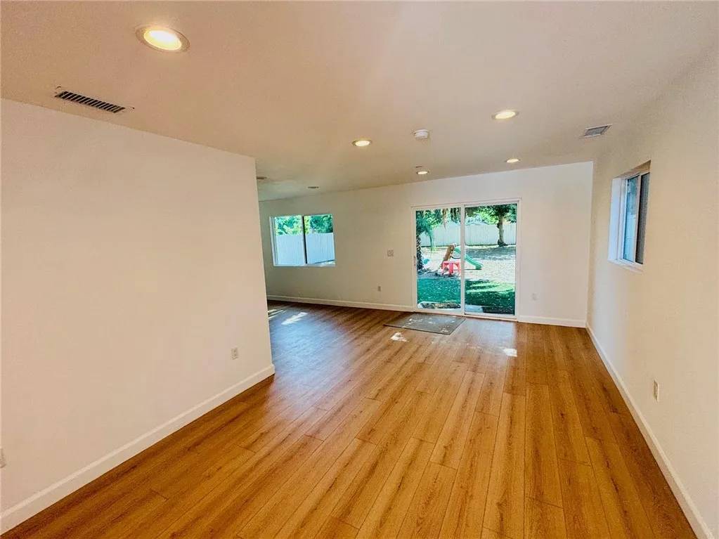 Van Nuys, CA 91405,14758 Lemay