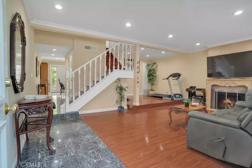 Tarzana, CA 91356,5644 Etiwanda Avenue #5