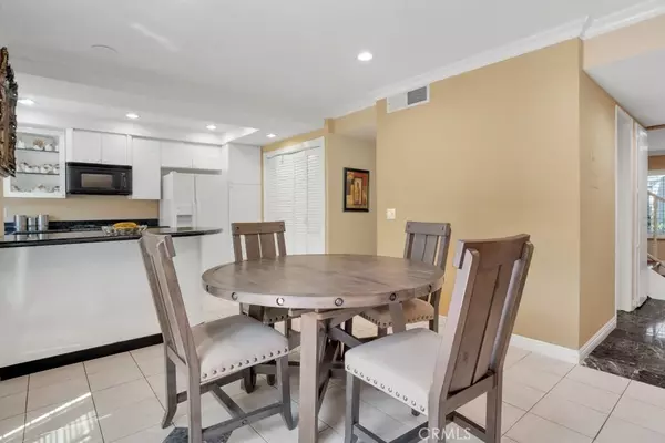 Tarzana, CA 91356,5644 Etiwanda Avenue #5