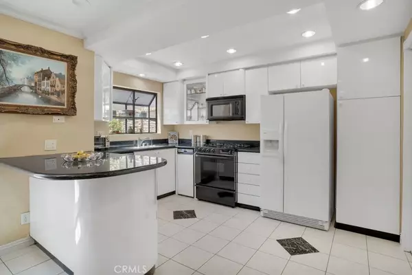 Tarzana, CA 91356,5644 Etiwanda Avenue #5