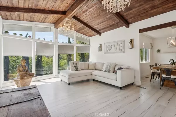 4922 Escobedo Drive, Woodland Hills, CA 91364