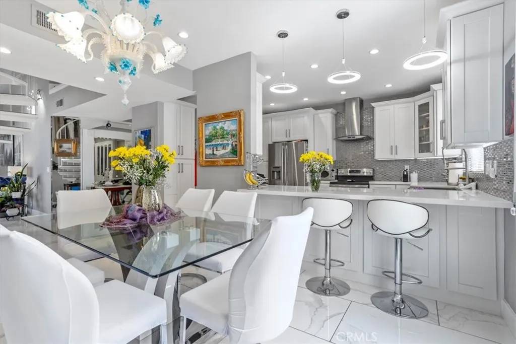 5216 Yarmouth Avenue #306, Encino, CA 91316