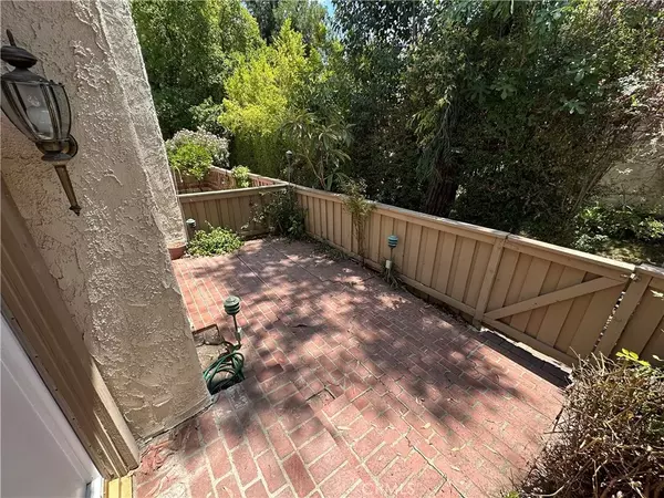 Woodland Hills, CA 91367,6121 Shoup Avenue #22