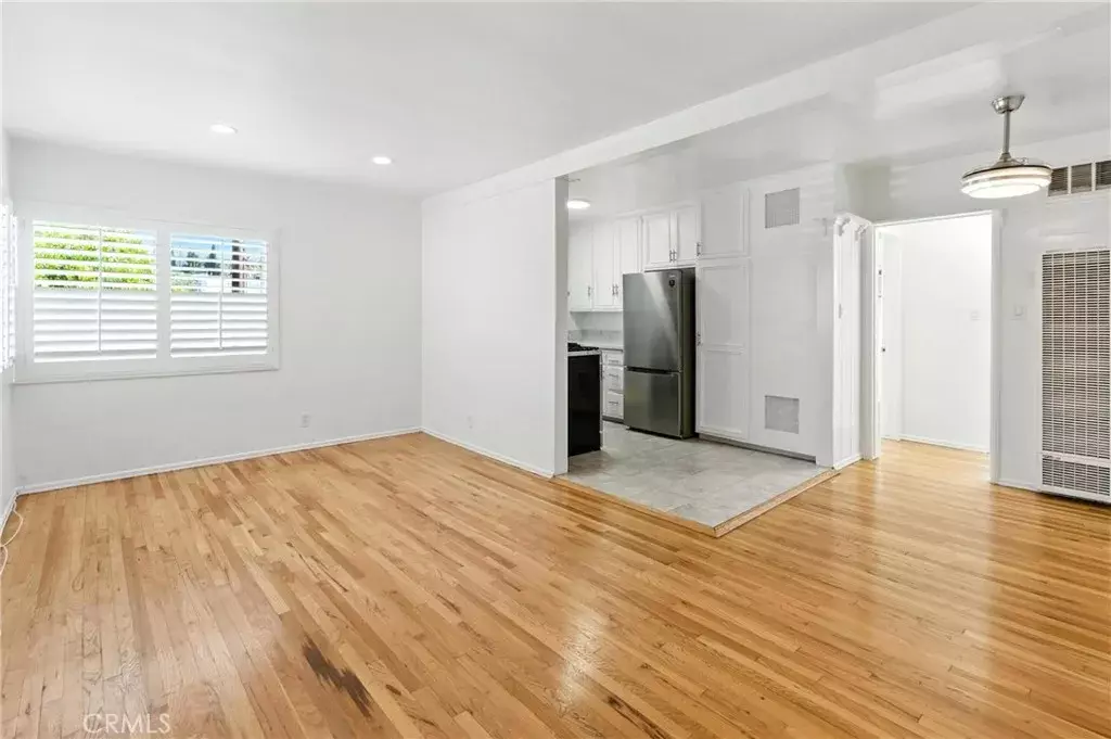 Sherman Oaks, CA 91403,14205 Moorpark St.