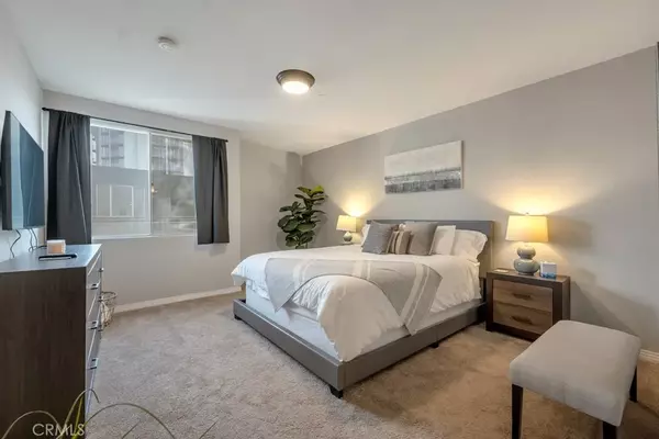 Los Angeles, CA 90049,171 N Church Lane #514