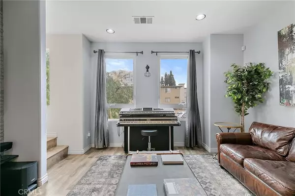 Van Nuys, CA 91405,14713 Sherman Way #1/2