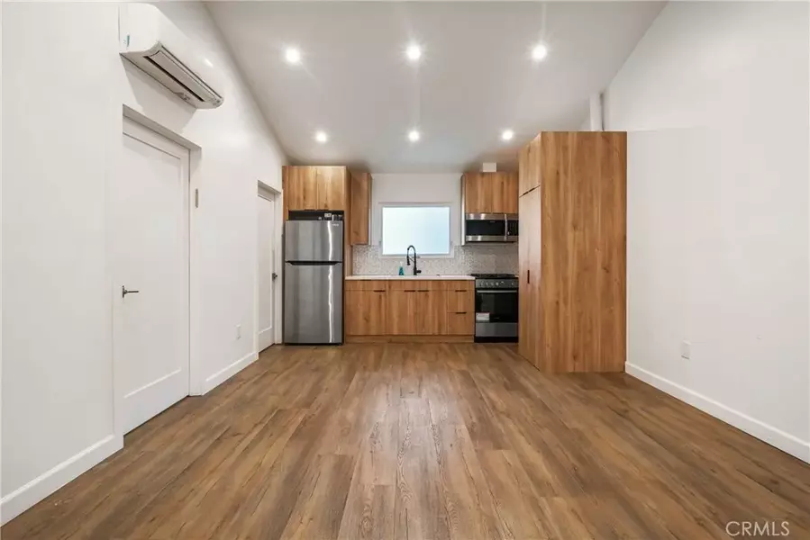 6617 Farralone Avenue, Woodland Hills, CA 91303