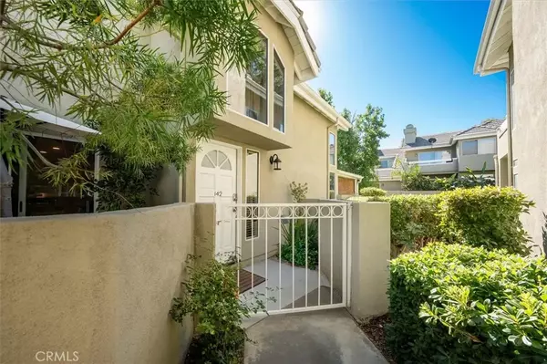 Valencia, CA 91355,23957 Arroyo Park Drive #142