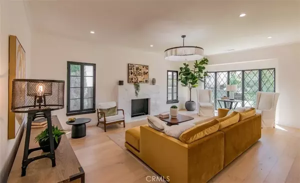 Los Angeles, CA 90036,158 S Formosa Avenue