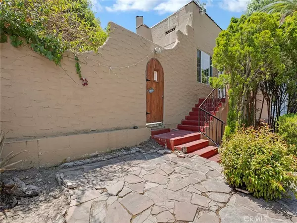 Los Angeles, CA 90068,6222 Glen Airy Street